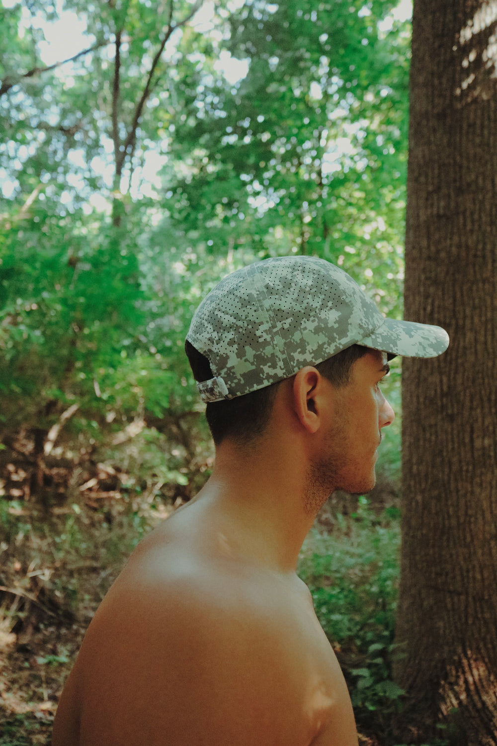Side view of STENOS Men's Endurance Camo Running Hat worn outdoors