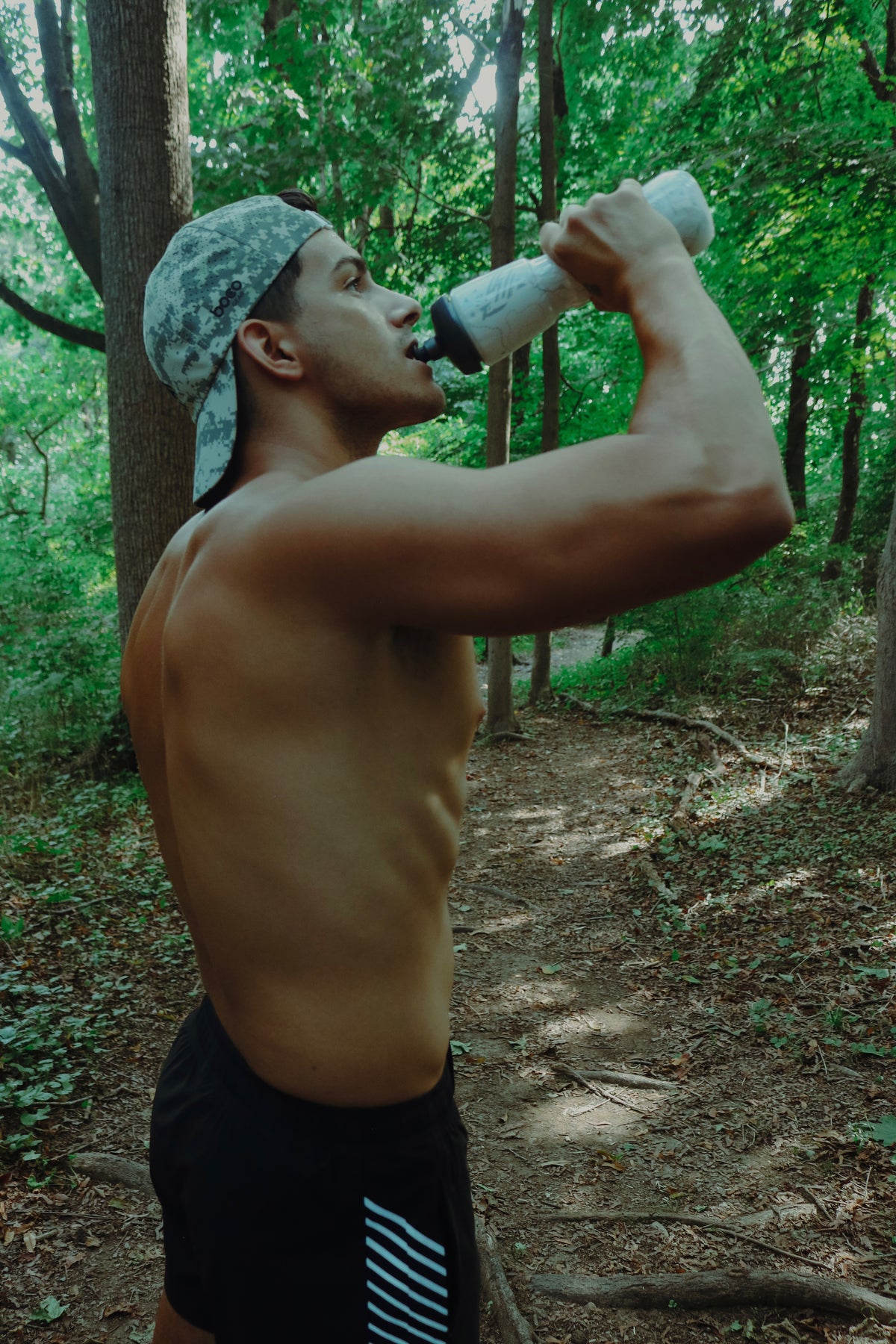 STENOS Men's Endurance Camo Running Hat worn during outdoor training